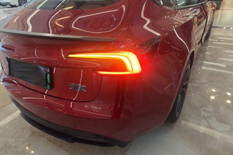 Used Tesla Model 3 2024 High-Performance All-Wheel-Drive Version Right Rear Taillight