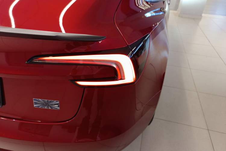 Used Tesla Model 3 2024 High-Performance All-Wheel-Drive Version Right Rear Taillight