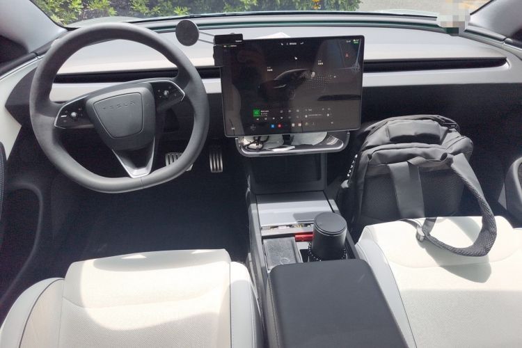 Used Tesla Model 3 2024 High-Performance All-Wheel-Drive Version Center Console