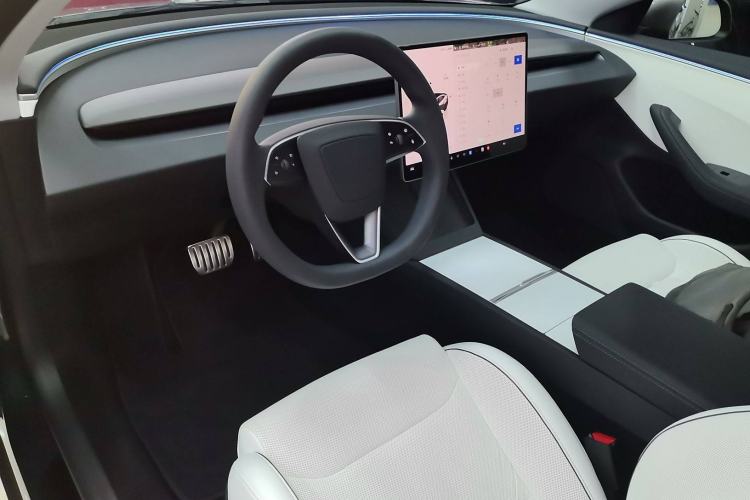 Used Tesla Model 3 2024 High-Performance All-Wheel-Drive Version Center Console