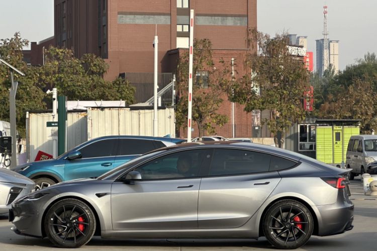 Used Tesla Model 3 2024 High-Performance All-Wheel-Drive Version Exterior 3