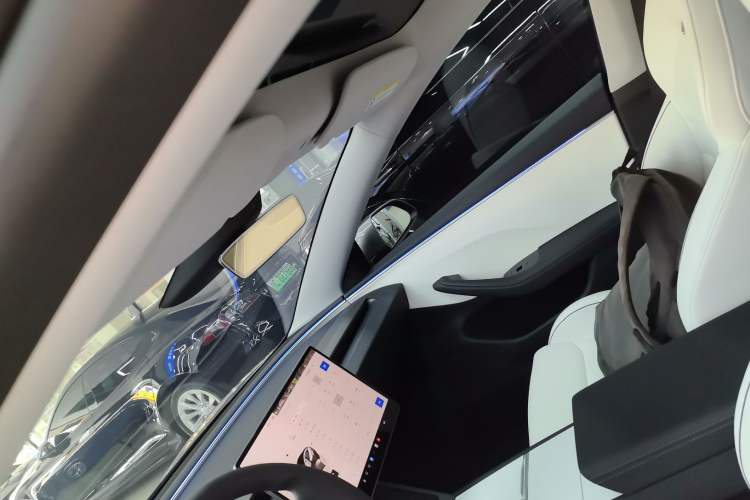 Used Tesla Model 3 2024 High-Performance All-Wheel-Drive Version Headliner
