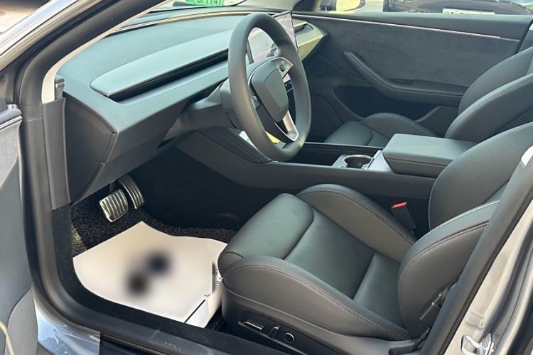 Used Tesla Model 3 2024 High-Performance All-Wheel-Drive Version Interior 1