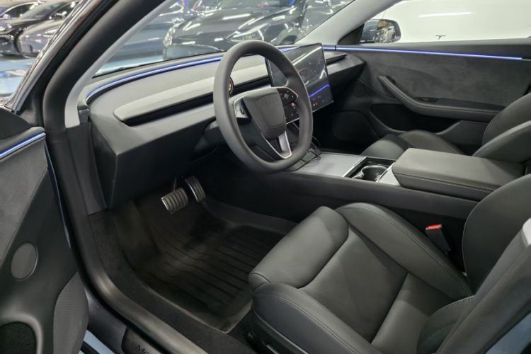 Used Tesla Model 3 2024 High-Performance All-Wheel-Drive Version Interior 10