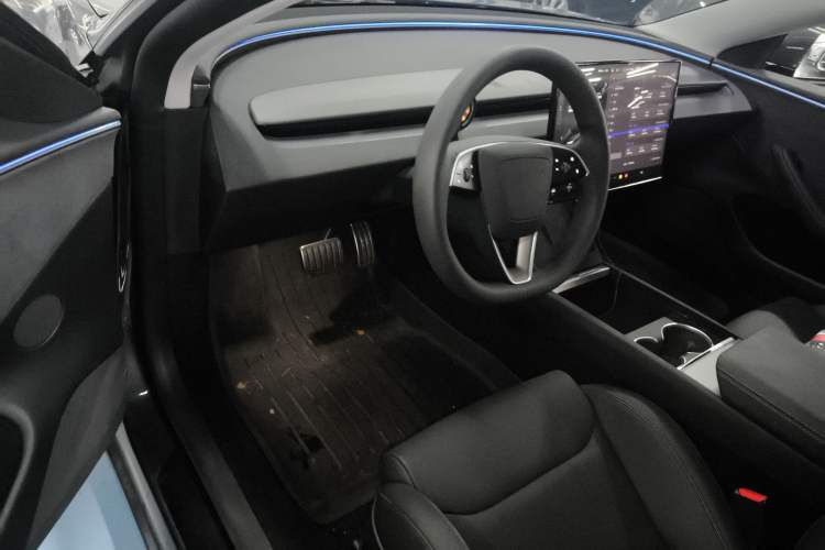 Used Tesla Model 3 2024 High-Performance All-Wheel-Drive Version Interior 3