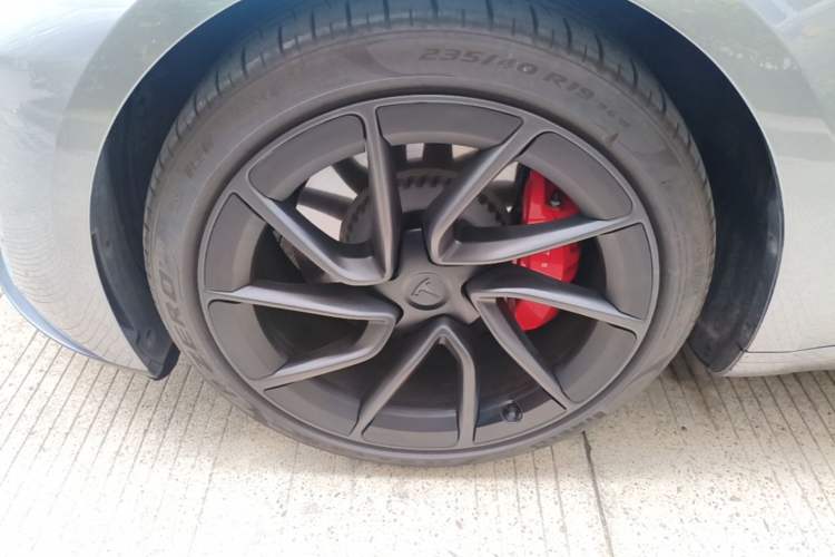 Used Tesla Model 3 2024 High-Performance All-Wheel-Drive Version Left Front Wheel Hub