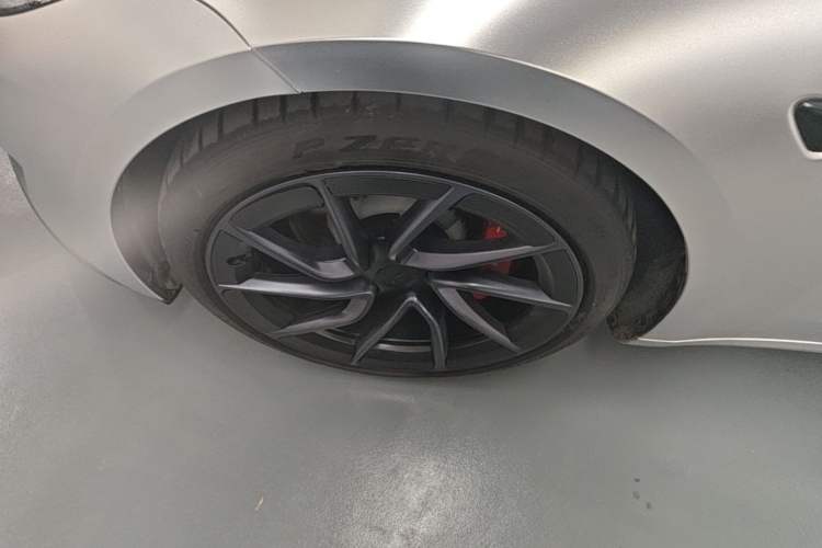 Used Tesla Model 3 2024 High-Performance All-Wheel-Drive Version Left Front Wheel Hub