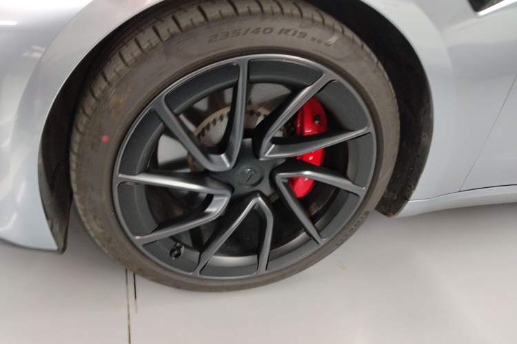 Used Tesla Model 3 2024 High-Performance All-Wheel-Drive Version Left Front Wheel Hub