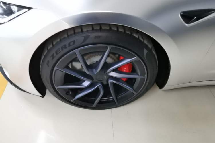Used Tesla Model 3 2024 High-Performance All-Wheel-Drive Version Left Front Wheel Hub