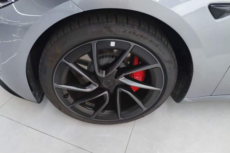 Used Tesla Model 3 2024 High-Performance All-Wheel-Drive Version Left Front Wheel Hub
