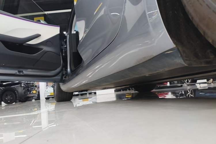 Used Tesla Model 3 2024 High-Performance All-Wheel-Drive Version Left Side Sill