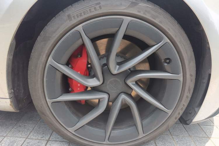 Used Tesla Model 3 2024 High-Performance All-Wheel-Drive Version Right Front Wheel Hub