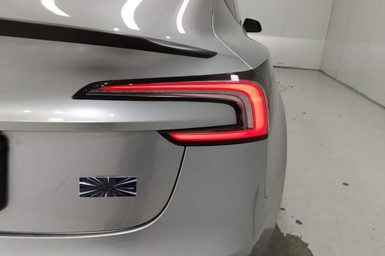 Used Tesla Model 3 2024 High-Performance All-Wheel-Drive Version Right Rear Taillight