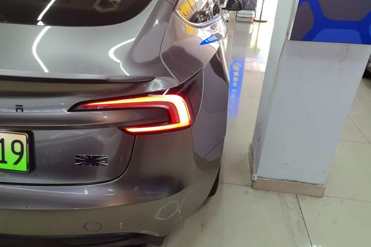 Used Tesla Model 3 2024 High-Performance All-Wheel-Drive Version Right Rear Taillight