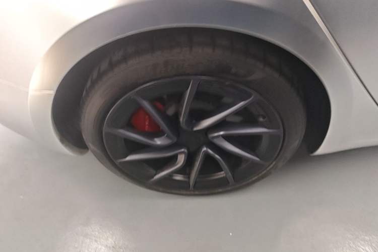Used Tesla Model 3 2024 High-Performance All-Wheel-Drive Version Right Rear Wheel Hub