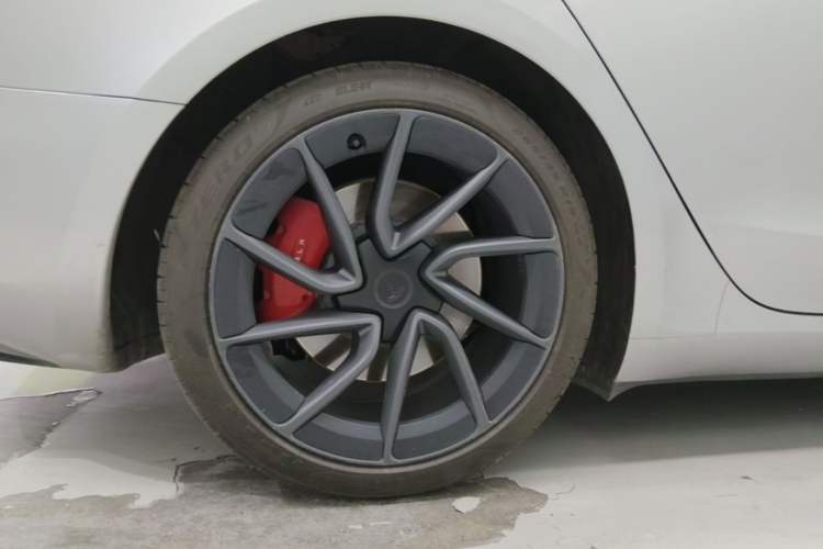 Used Tesla Model 3 2024 High-Performance All-Wheel-Drive Version Right Rear Wheel Hub