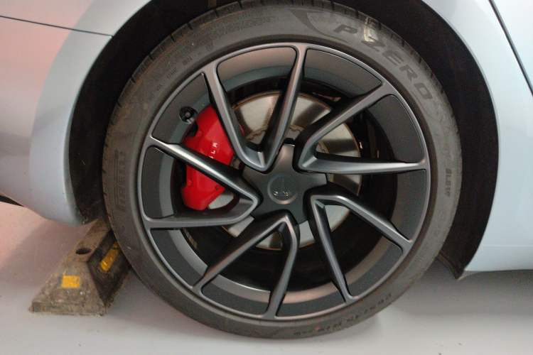 Used Tesla Model 3 2024 High-Performance All-Wheel-Drive Version Right Rear Wheel Hub