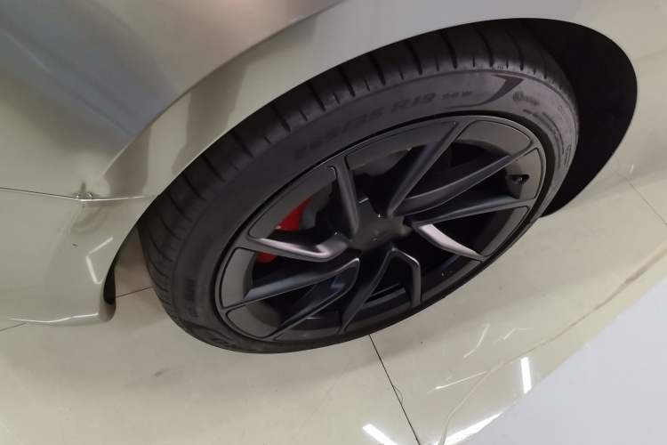 Used Tesla Model 3 2024 High-Performance All-Wheel-Drive Version Right Rear Wheel Hub