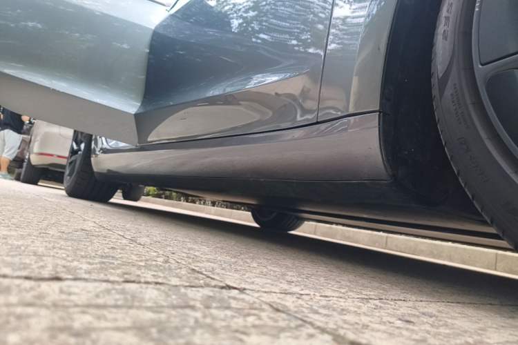 Used Tesla Model 3 2024 High-Performance All-Wheel-Drive Version Right Side Sill