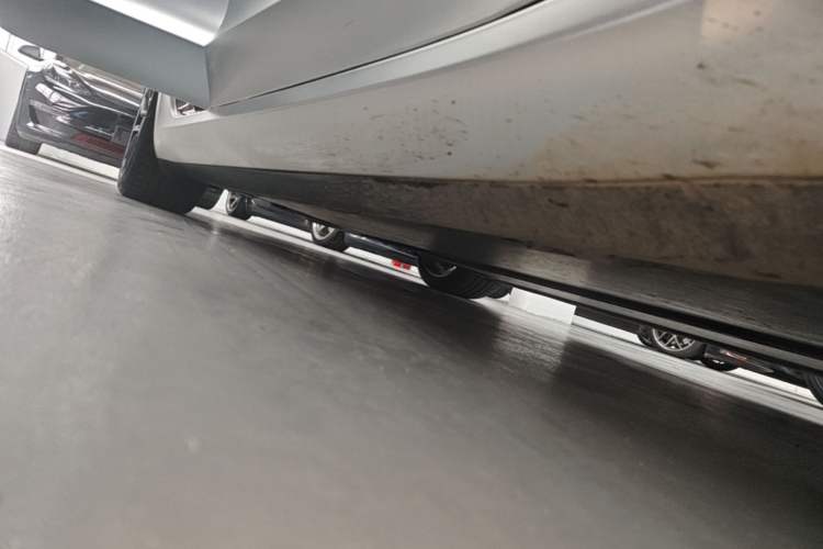 Used Tesla Model 3 2024 High-Performance All-Wheel-Drive Version Right Side Sill