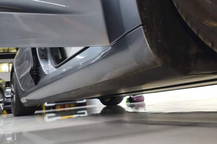 Used Tesla Model 3 2024 High-Performance All-Wheel-Drive Version Right Side Sill