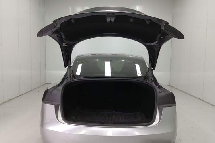 Used Tesla Model 3 2024 High-Performance All-Wheel-Drive Version Trunk
