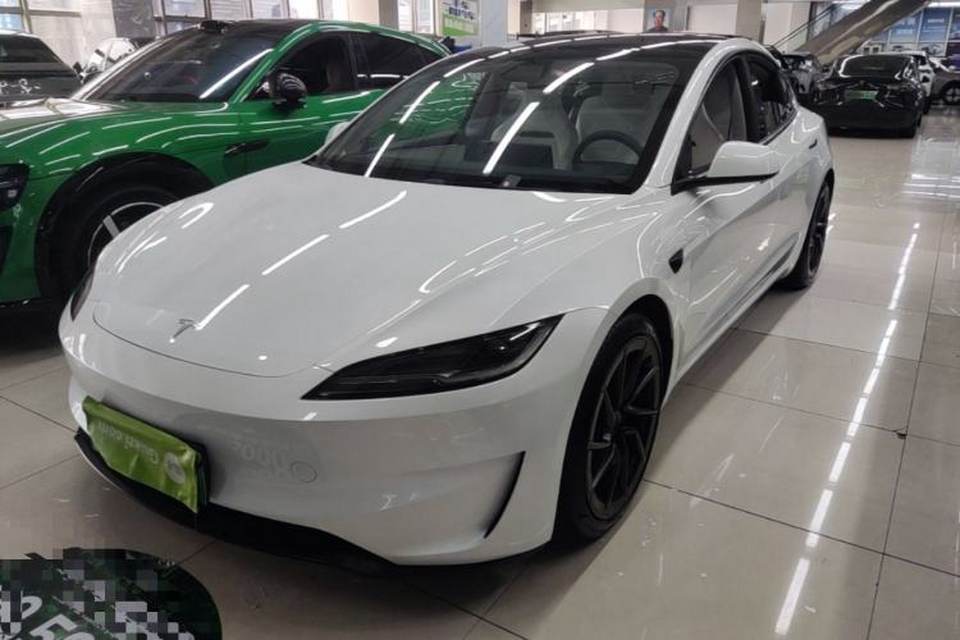 Tesla Model 3 2024