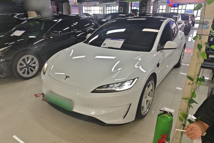 Tesla Model 3 2024 High-Performance All-Wheel-Drive Version