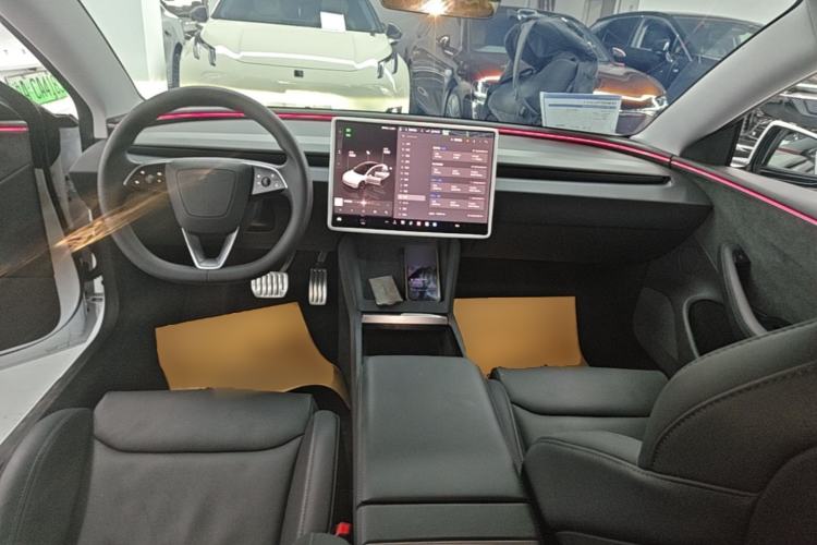 Used Tesla Model 3 2024 High-Performance All-Wheel-Drive Version Center Console