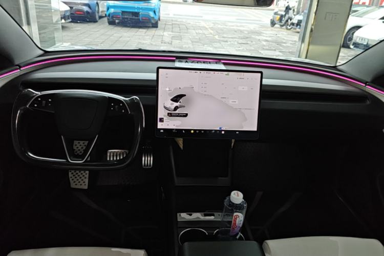 Used Tesla Model 3 2024 High-Performance All-Wheel-Drive Version Center Console