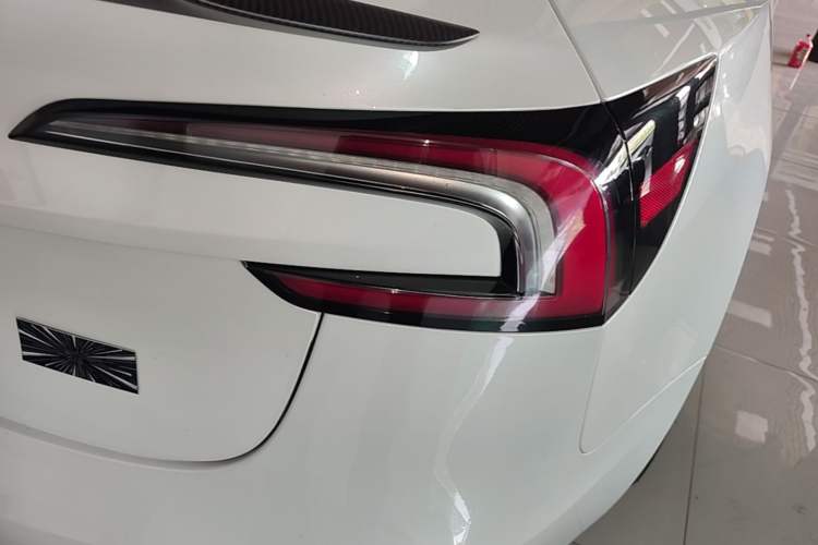 Used Tesla Model 3 2024 High-Performance All-Wheel-Drive Version Exterior 3