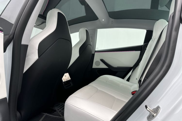 Used Tesla Model 3 2024 High-Performance All-Wheel-Drive Version Interior 1