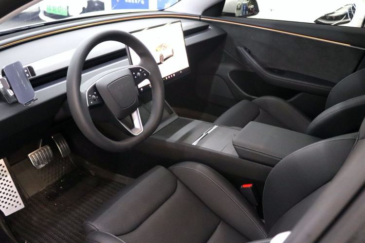 Used Tesla Model 3 2024 High-Performance All-Wheel-Drive Version Interior 1