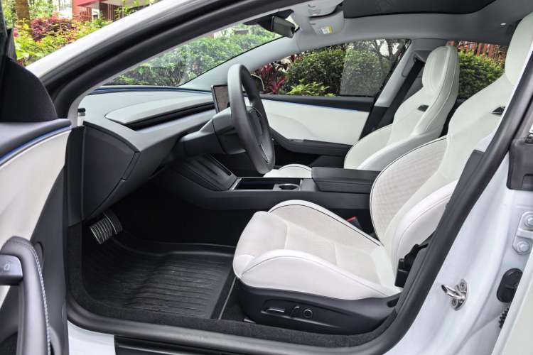 Used Tesla Model 3 2024 High-Performance All-Wheel-Drive Version Interior 2