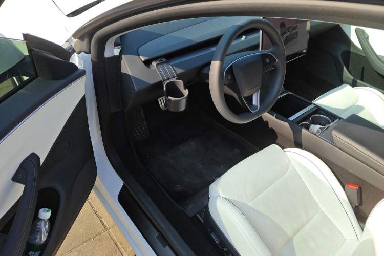 Used Tesla Model 3 2024 High-Performance All-Wheel-Drive Version Interior 3