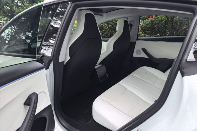 Used Tesla Model 3 2024 High-Performance All-Wheel-Drive Version Interior 5