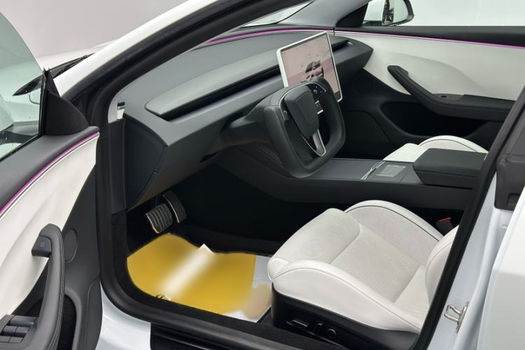 Used Tesla Model 3 2024 High-Performance All-Wheel-Drive Version Interior 5