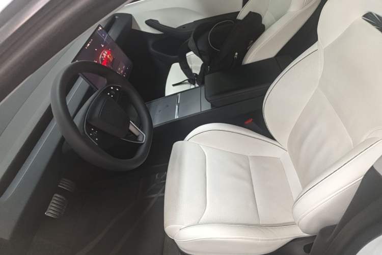 Used Tesla Model 3 2024 High-Performance All-Wheel-Drive Version Left Front Seat