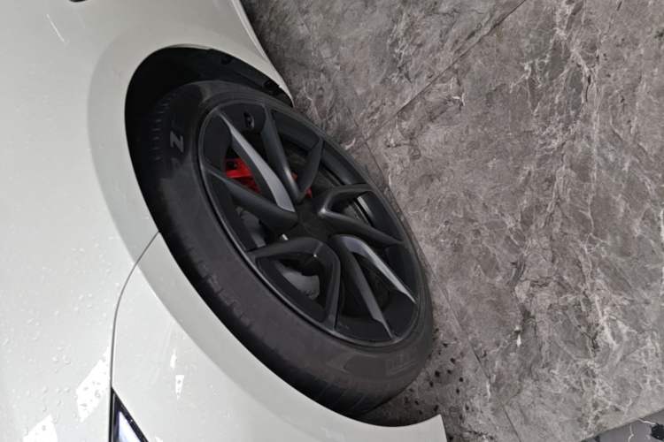 Used Tesla Model 3 2024 High-Performance All-Wheel-Drive Version Left Front Wheel Hub