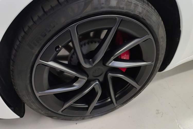 Used Tesla Model 3 2024 High-Performance All-Wheel-Drive Version Left Front Wheel Hub