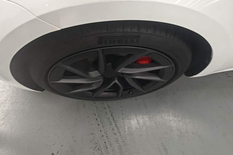 Used Tesla Model 3 2024 High-Performance All-Wheel-Drive Version Left Front Wheel Hub