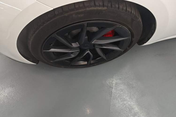 Used Tesla Model 3 2024 High-Performance All-Wheel-Drive Version Left Front Wheel Hub