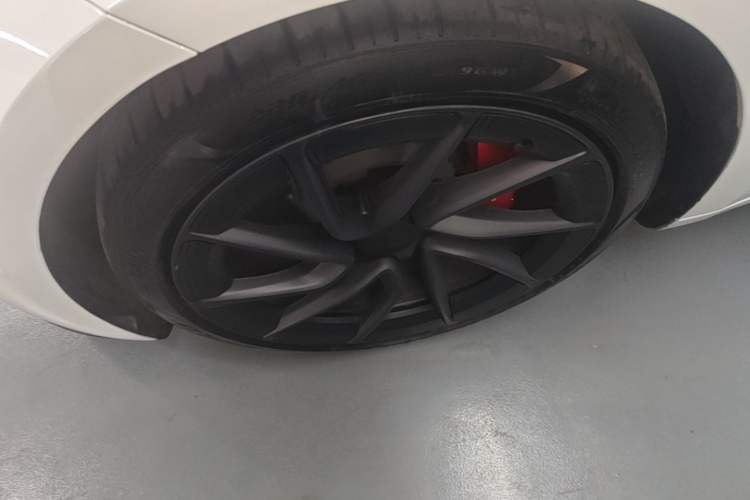 Used Tesla Model 3 2024 High-Performance All-Wheel-Drive Version Left Front Wheel Hub