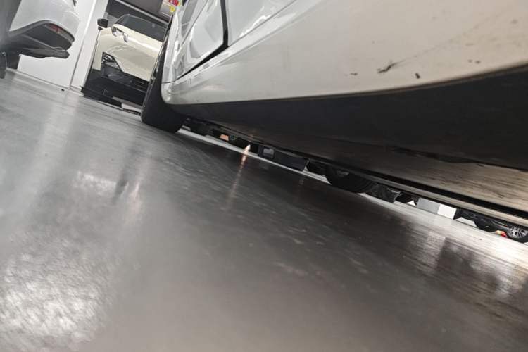 Used Tesla Model 3 2024 High-Performance All-Wheel-Drive Version Left Side Sill