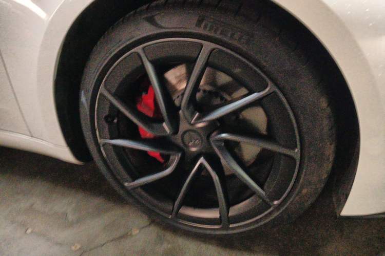 Used Tesla Model 3 2024 High-Performance All-Wheel-Drive Version Right Front Wheel Hub