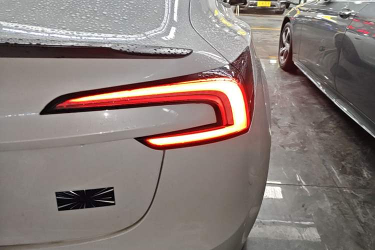 Used Tesla Model 3 2024 High-Performance All-Wheel-Drive Version Right Rear Taillight