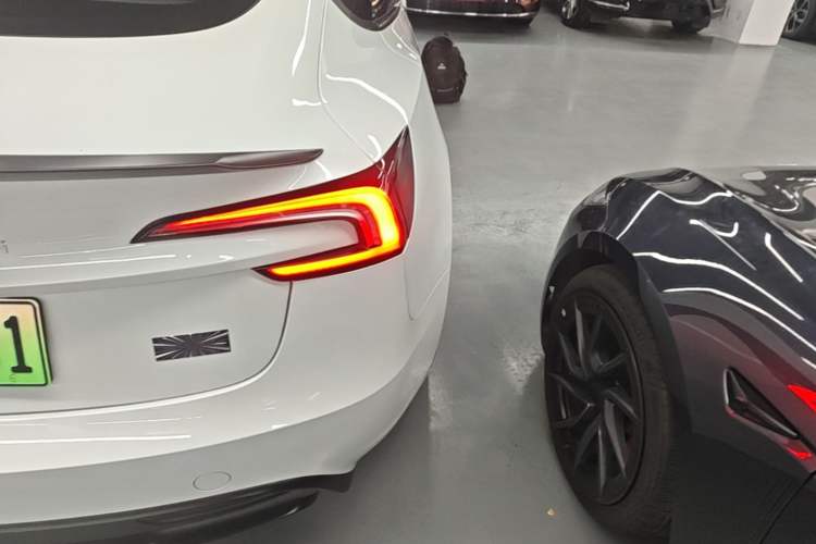Used Tesla Model 3 2024 High-Performance All-Wheel-Drive Version Right Rear Taillight