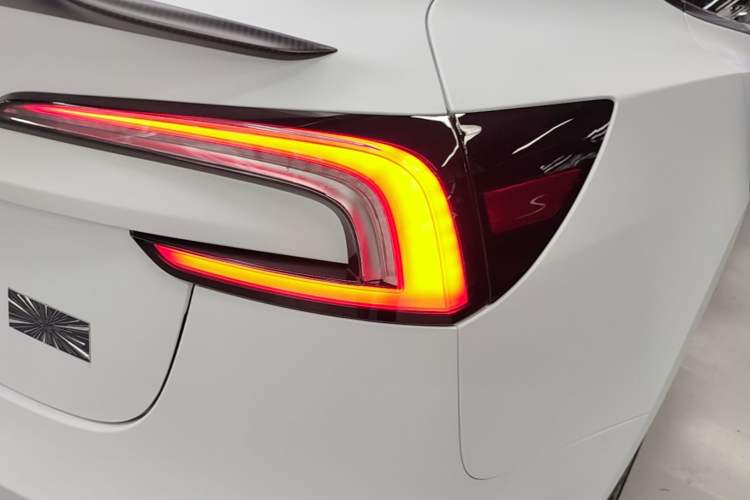 Used Tesla Model 3 2024 High-Performance All-Wheel-Drive Version Right Rear Taillight
