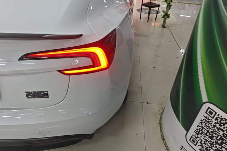 Used Tesla Model 3 2024 High-Performance All-Wheel-Drive Version Right Rear Taillight