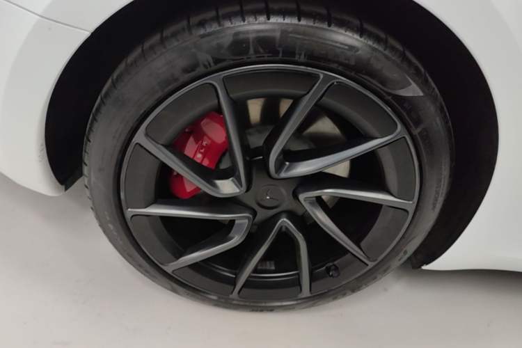 Used Tesla Model 3 2024 High-Performance All-Wheel-Drive Version Right Rear Wheel Hub